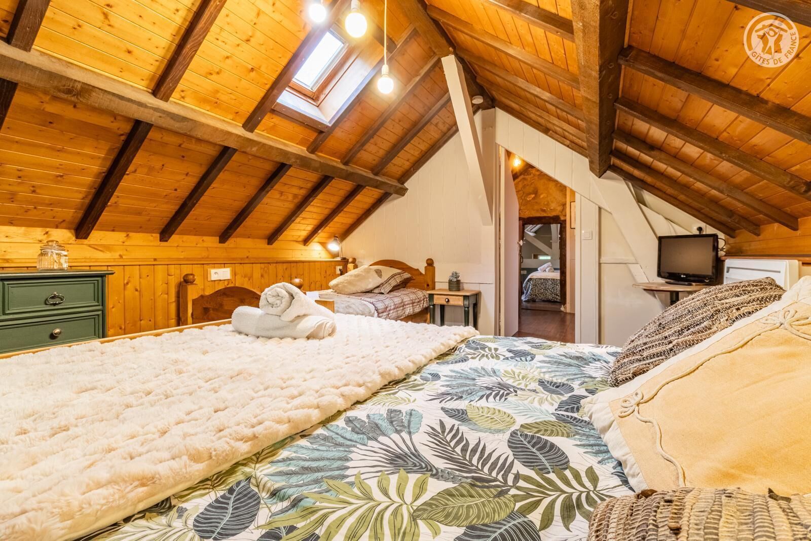 3 bedrooms, iron/ironing board, travel cot, free WiFi