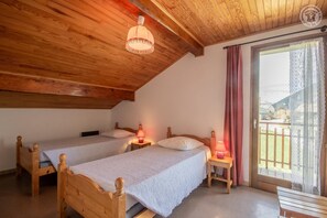 4 makuuhuonetta, silitysrauta/-lauta, vauvan matkasänky