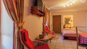 1 chambre, fer et planche Ă repasser, Wi-Fi gratuit, draps fournis