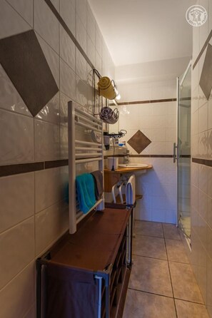Dusche, Haartrockner, HandtĂŒcher