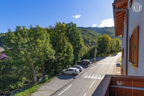 Property grounds - BLUE THISTLE - WHITE CARLINE (LANDRY)