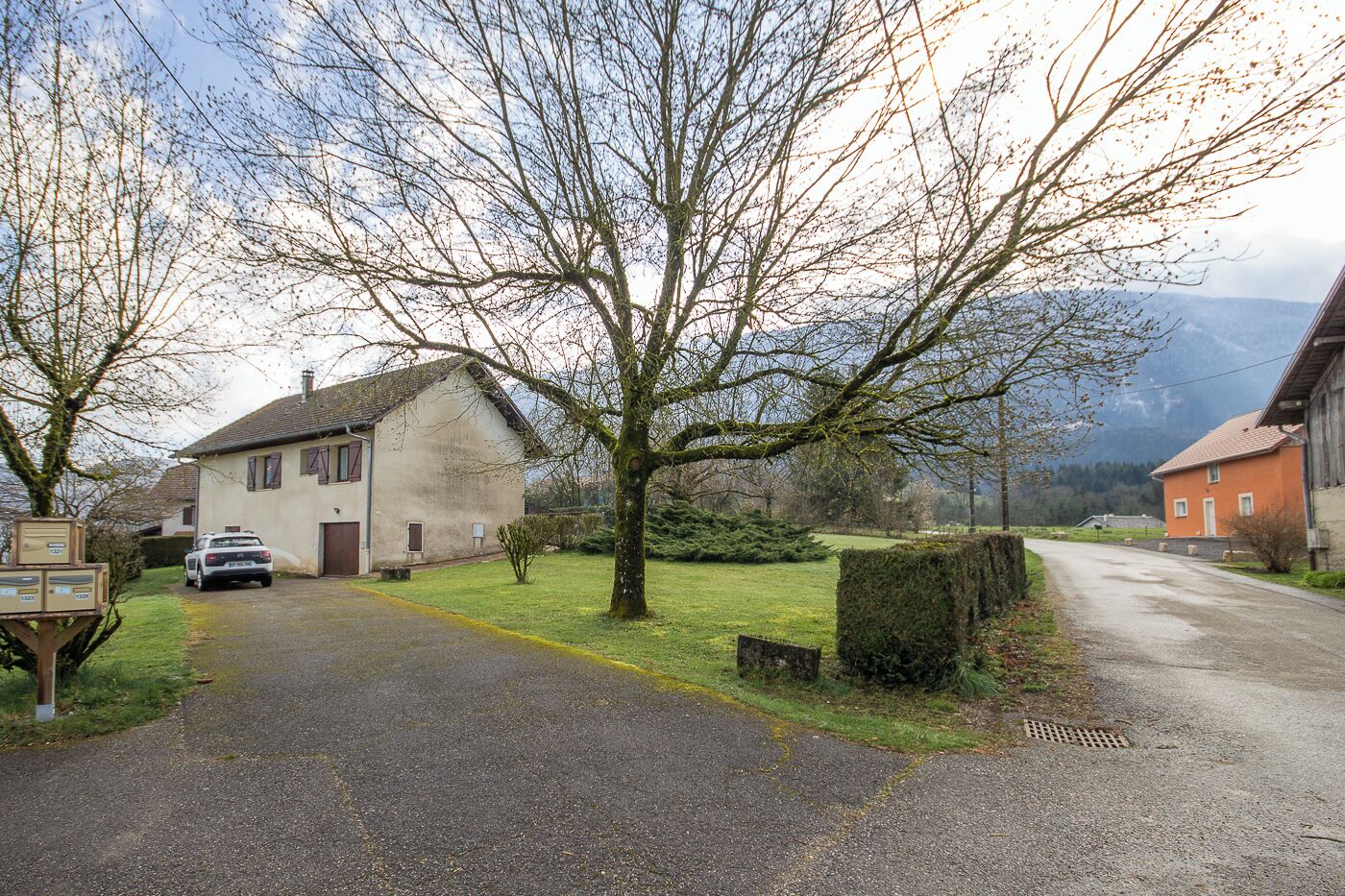 المنطقة المحيطة بالمنشأة