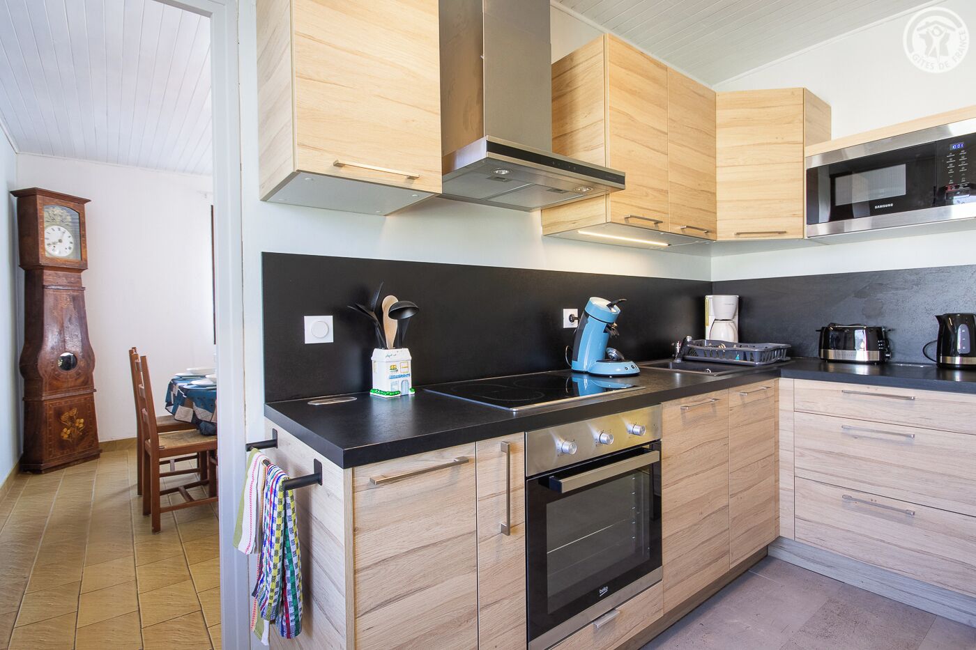 ثلاجة، ميكروويف، فرن، موقد طهي مسطح