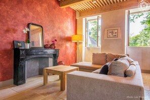 TV, DVD player, stereo