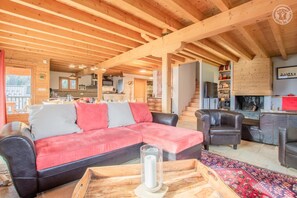 Tv, pejs, dvd-afspiller, stereoanlæg