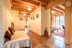 5 bedrooms, iron/ironing board, travel crib, free WiFi