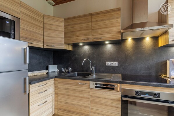 Fridge, microwave, oven, stovetop
