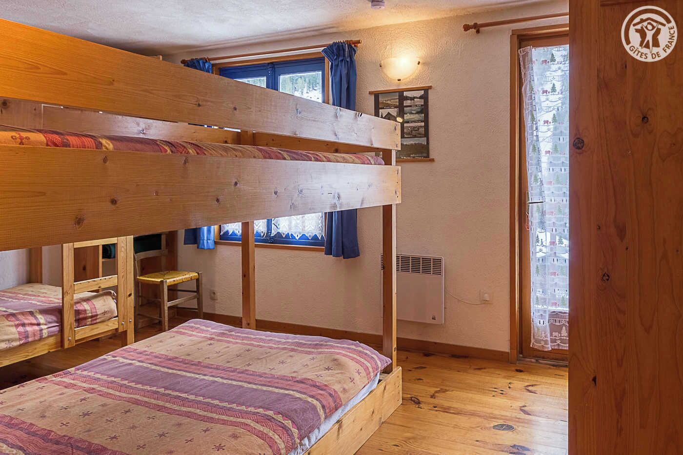 3 chambres, fer et planche à repasser