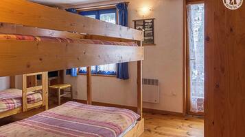 3 chambres, fer et planche à repasser