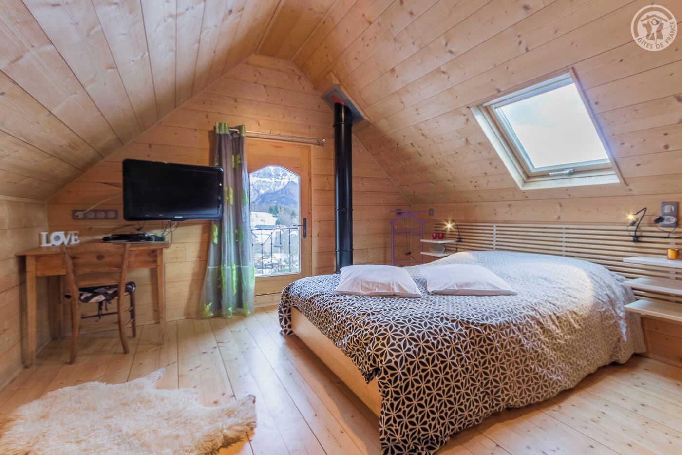 1 chambre, fer et planche à repasser, lit parapluie, draps fournis