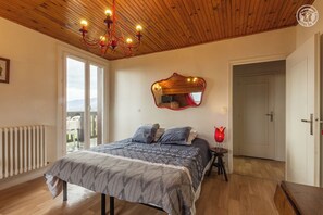 1 chambre, fer et planche à repasser, lit parapluie, Wi-Fi gratuit