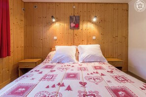 2 soverom, strykejern/-brett, reiseseng for barn og wi-fi (inkludert)