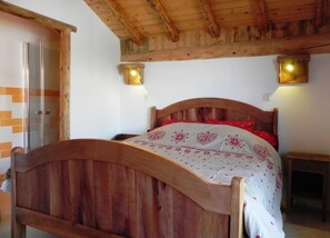 2 habitaciones, tabla de planchar con plancha y cuna de viaje 