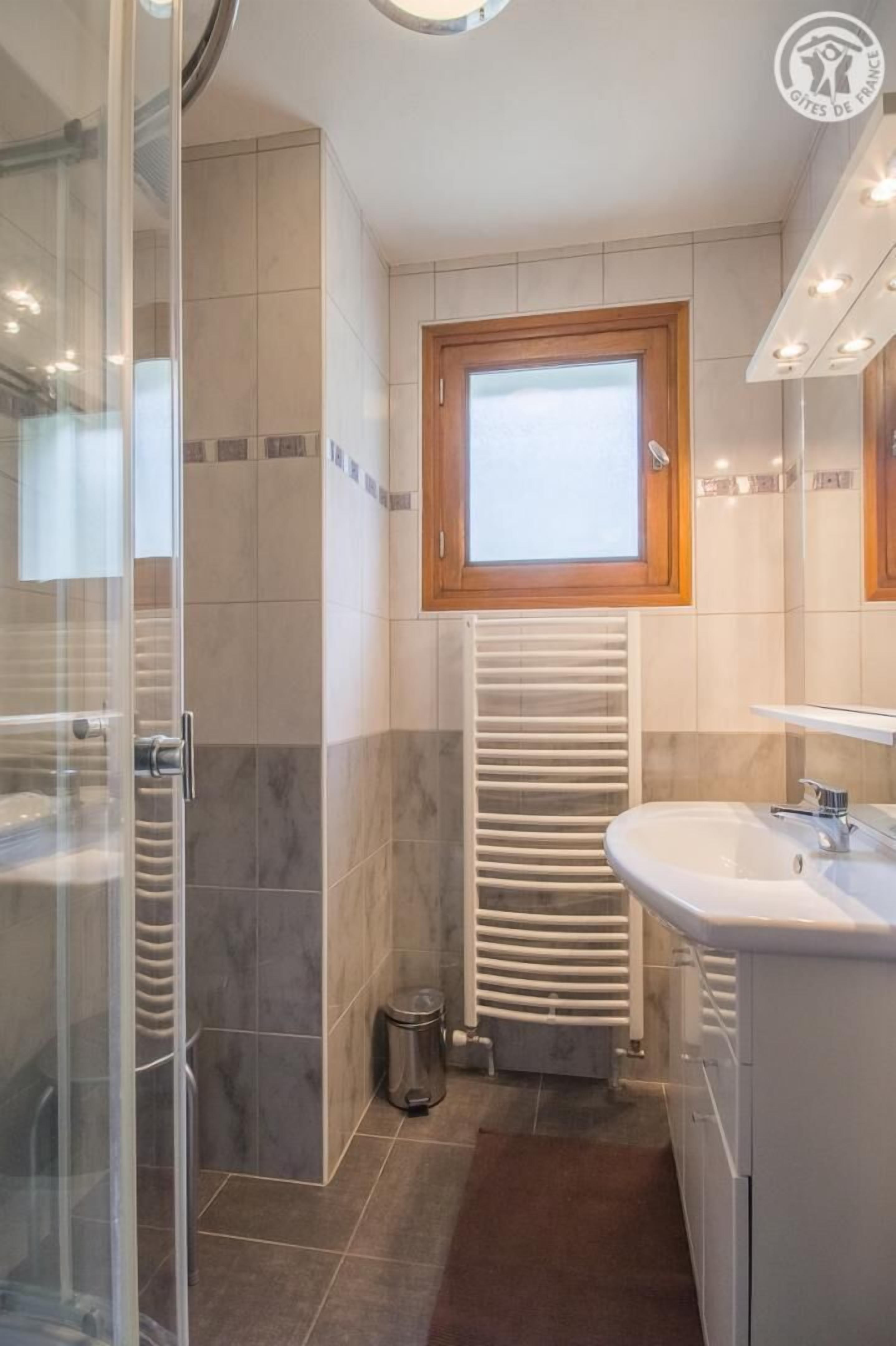 Douche, sèche-cheveux