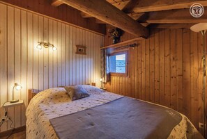 2 bedrooms, iron/ironing board, travel crib, free WiFi