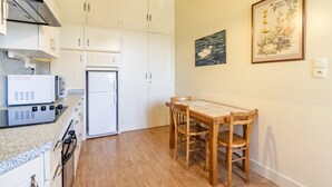 Coffee/tea maker, fridge, microwave, oven - MUSCARIS - AIX LES BAINS (AIX LES BAINS)