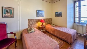 1 bedroom, iron/ironing board, travel crib, WiFi (free) - MUSCARIS - AIX LES BAINS (AIX LES BAINS)