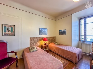 1 bedroom, iron/ironing board, travel cot, free WiFi