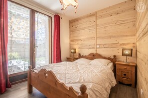 3 slaapkamers, een strijkplank/strijkijzer, reisbedje, gratis wifi