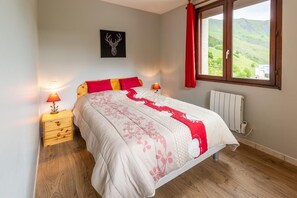 2 soverom, strykejern/-brett, reiseseng for barn og wi-fi (inkludert)