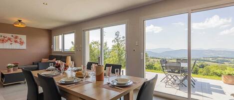 تناول الطعام