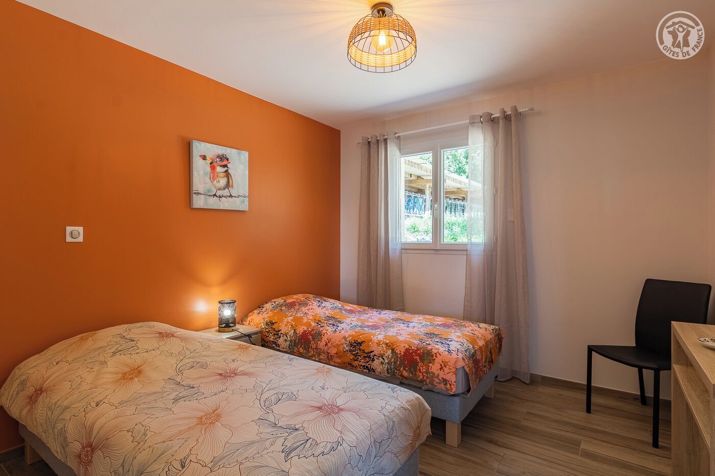 3 slaapkamers, een strijkplank/strijkijzer, reisbedje, gratis wifi