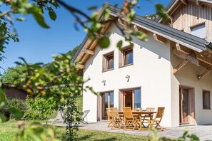 Outdoor dining - LA GRANGE AUX ECUREUILS 4 PERS (MONTAGNOLE)