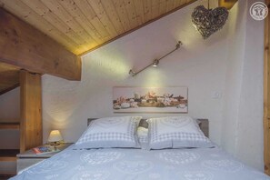 2 bedrooms, iron/ironing board, travel crib, free WiFi
