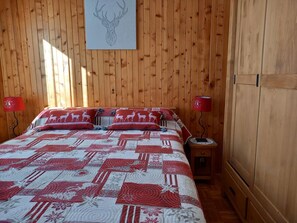 1 Schlafzimmer, Bügeleisen/Bügelbrett, Reisekinderbett, kostenloses WLAN