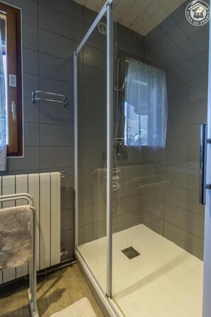 Bathtub, hair dryer