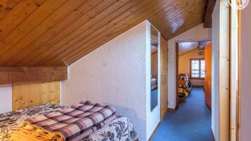 4 slaapkamers, een strijkplank/strijkijzer, gratis wifi