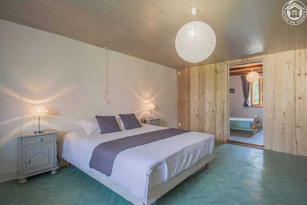 3 bedrooms, iron/ironing board, travel crib, free WiFi - LA CROUÊ - ENTRELACS - Gîte (ENTRELACS)