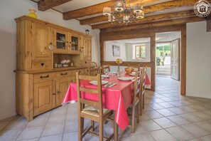 Dining - LA CROUÊ - ENTRELACS - Gîte (ENTRELACS)