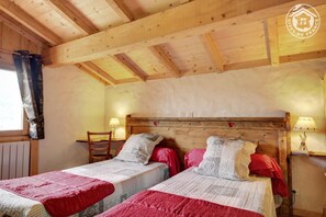 4 habitaciones, tabla de planchar con plancha y cuna de viaje 