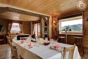 Dining - STEURCET - SAINT NICOLAS LA CHAPELLE (ST-NICOLAS-LA-CHAPELLE)