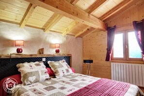 4 soverom, strykejern/-brett, reiseseng for barn og wi-fi (inkludert)