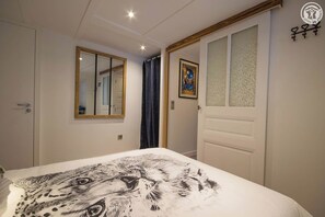 1 chambre, fer et planche à repasser, lit parapluie, Wi-Fi gratuit