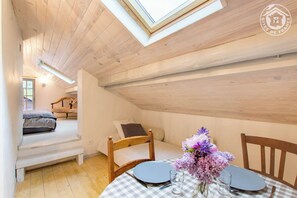 1 slaapkamer, een strijkplank/strijkijzer, gratis wifi, beddengoed