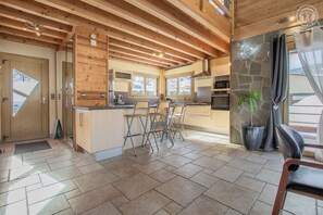 Fridge, microwave, oven, stovetop - L'INSTANT PRESENT - THE WALNUT TREE (LE NOYER)