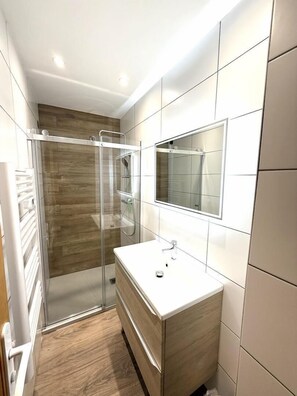 Bathtub, hair dryer - LES BALCONS DE SAINT SO (SAINT SORLIN D'ARVES)