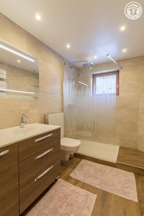 Bathtub, hair dryer