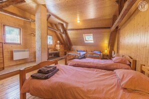 5 bedrooms, iron/ironing board, travel crib, free WiFi