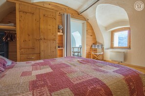 1 bedroom, iron/ironing board, free WiFi