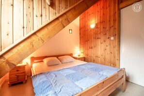 2 bedrooms, iron/ironing board, free WiFi