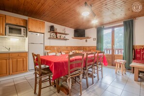 雪櫃、微波爐、焗爐、爐具