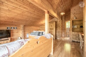 5 bedrooms, iron/ironing board, travel crib, free WiFi