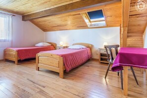 3 bedrooms, iron/ironing board