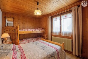 1 bedroom, iron/ironing board, travel cot, free WiFi