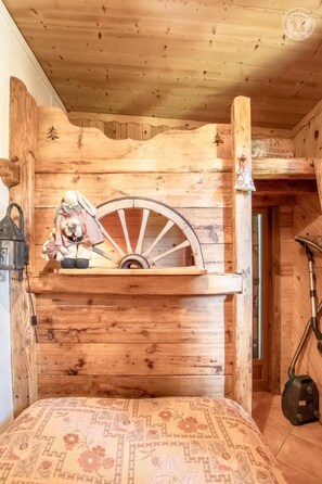 2 bedrooms, iron/ironing board, travel crib, free WiFi