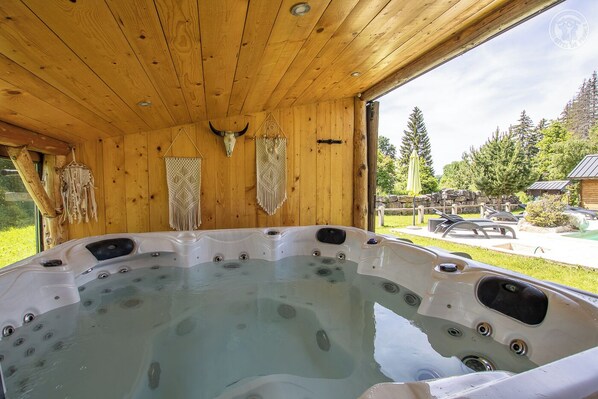 Baignoire à remous extérieure